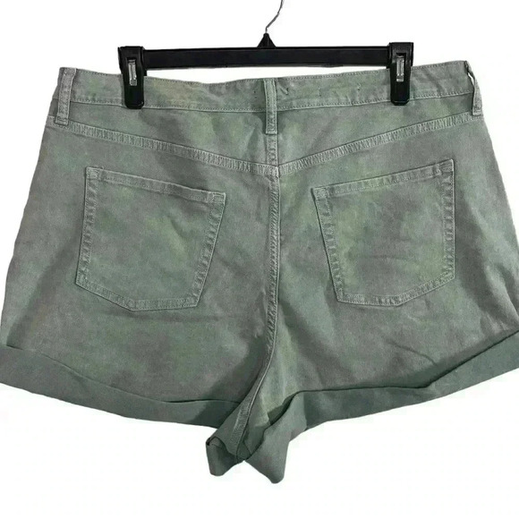 Wild Fable NWT Super High-Rise Rolled Cuff Shorts Size 18 R - Picture 2 of 7